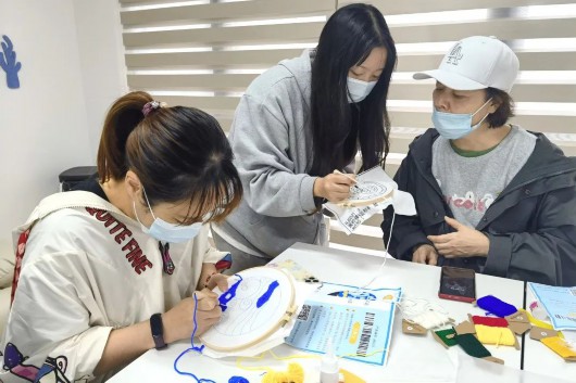 
北京儿童医院黄牛代挂号电话票贩子号贩子网上预约挂号,住院检查加快,彩绘玻璃杯、制作尤克里里……宝山这里的社区活动精彩纷呈！