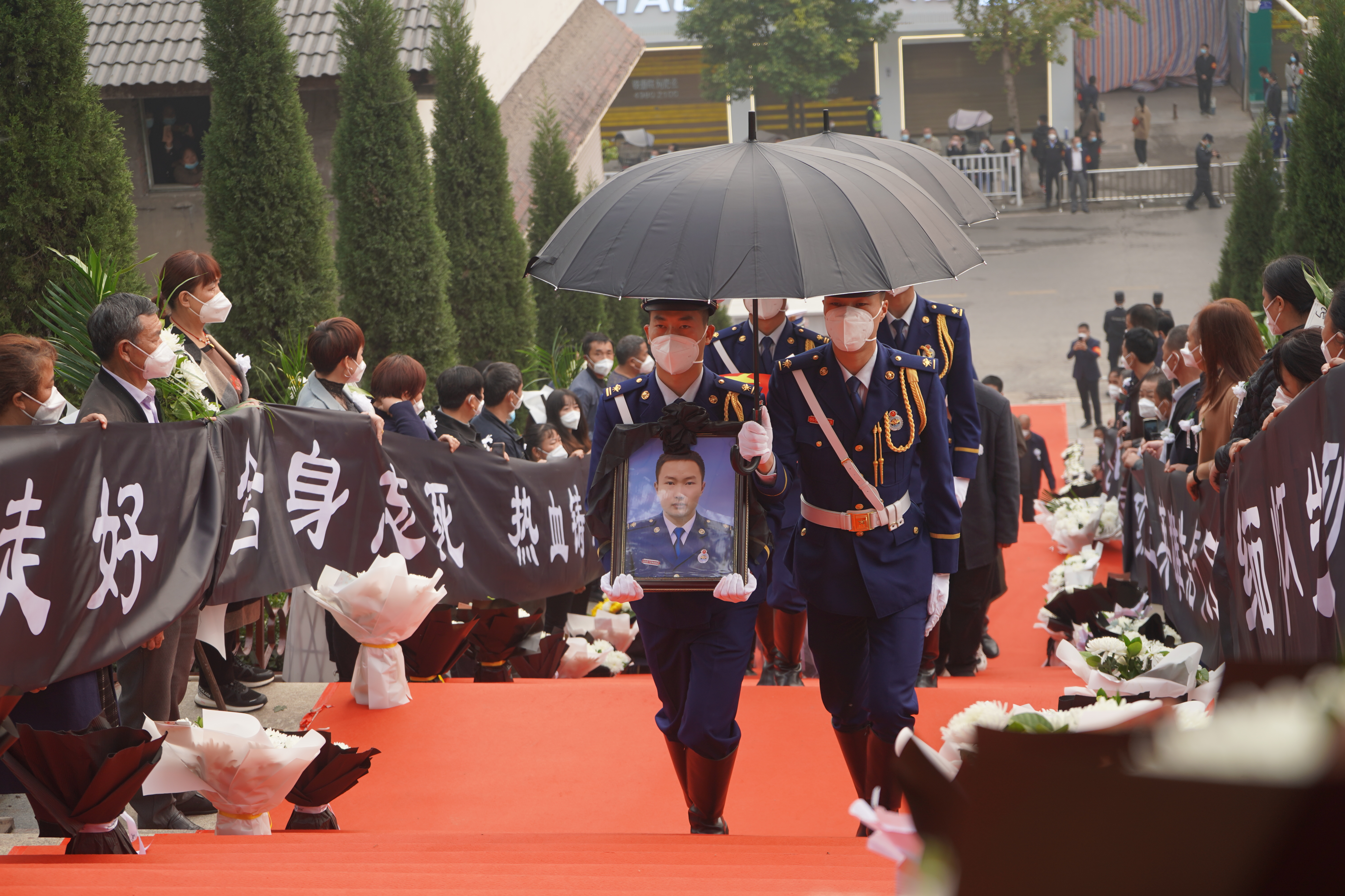 
江苏省中医院黄牛代挂号电话票贩子号贩子网上预约挂号,住院检查加快,冯坪坪烈士骨灰安葬仪式在重庆永川烈士陵园举行