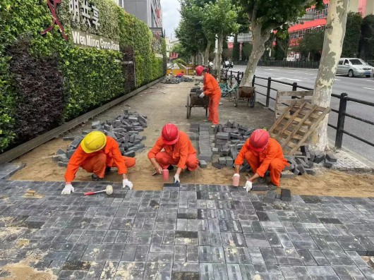 
南京脑科医院黄牛代挂号电话票贩子号贩子网上预约挂号,住院检查加快,平坦的道路背后有一群城市“美容师”