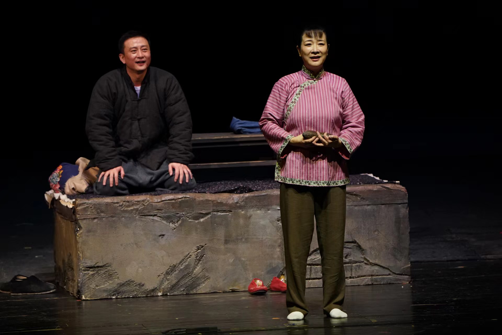 话剧《莲花》于2008年首演,由著名作家邹静之编剧,任鸣导演,本轮重新