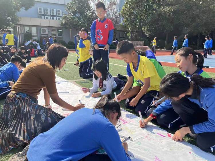 
上海中山医院黄牛代挂号电话票贩子号贩子网上预约挂号,住院检查加快,引导孩子们学会正确的交友观，学校举办特别的“友谊周”活动