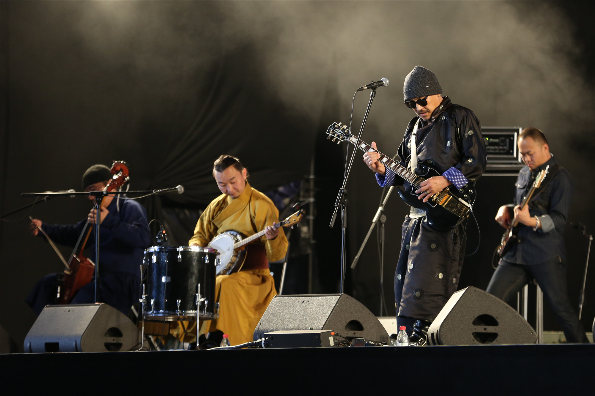 杭盖乐队的表演为今年"礼赞新时代,奋进新征程"中国上海国际艺术节