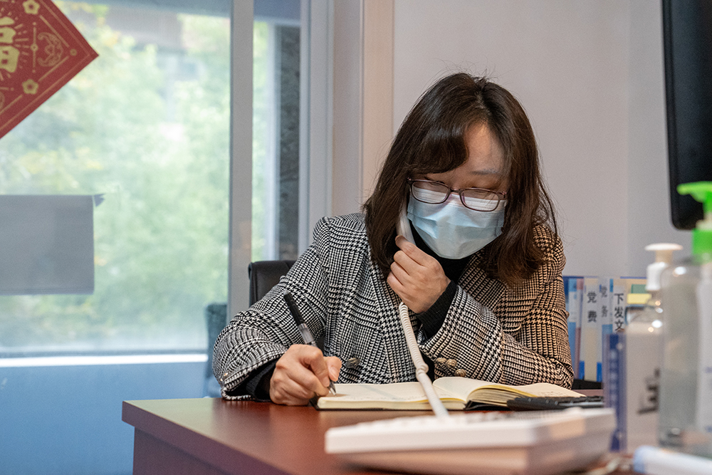 
上海各大医院黄牛代挂号电话票贩子号贩子网上预约挂号,住院检查加快,新时代新征程新伟业｜在上海虹口，居民区多了批“第一书记”