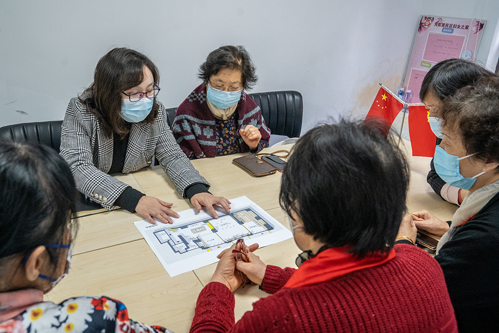 
上海各大医院黄牛代挂号电话票贩子号贩子网上预约挂号,住院检查加快,新时代新征程新伟业｜在上海虹口，居民区多了批“第一书记”