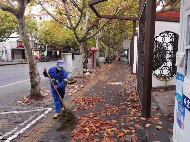 
南京金陵医院黄牛代挂号电话票贩子号贩子网上预约挂号,住院检查加快,宝山环卫认真做好落叶季市容保障工作