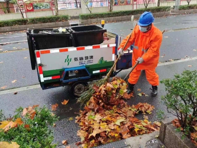 
南京金陵医院黄牛代挂号电话票贩子号贩子网上预约挂号,住院检查加快,宝山环卫认真做好落叶季市容保障工作