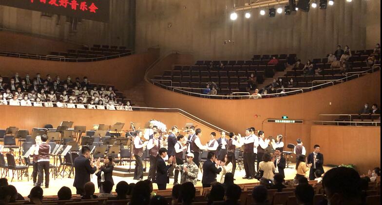 “星星的孩子们”与观众互动