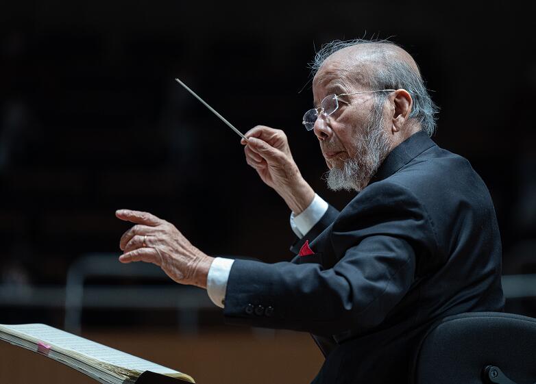97岁的指挥家曹鹏亲自指挥贝多芬的《交响乐第四乐章欢乐颂》