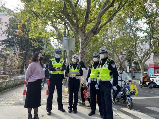 
东直门医院黄牛代挂号电话票贩子号贩子网上预约挂号,住院检查加快,文明交通从“头”守护！宝山公安开展专项整治行动