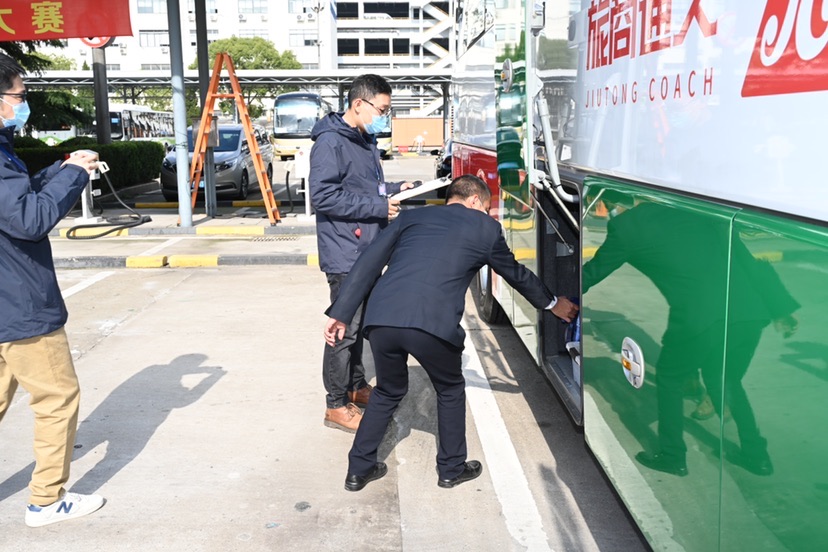 
上海第九人民医院黄牛代挂号电话票贩子号贩子网上预约挂号,住院检查加快,2分钟“巧过窄桥”、“障碍绕行”展身手，沪上大巴司机上演“大比武”