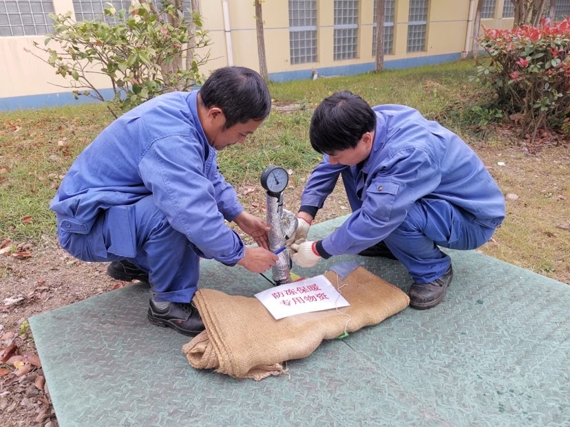 
山东大学齐鲁医院黄牛代挂号电话票贩子号贩子网上预约挂号,住院检查加快,寒潮来袭水管水表“穿外套” 上海水务部门完成供水设备防冻包扎