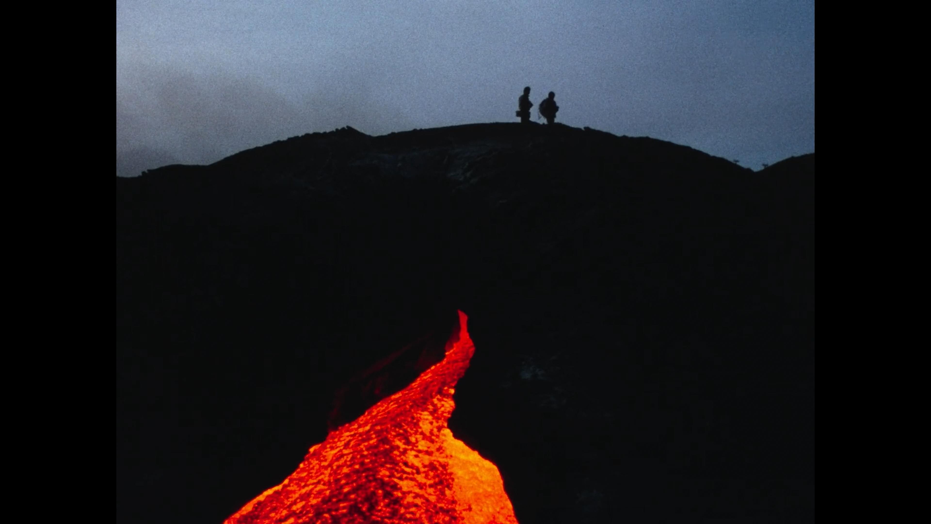 纪录片《火山挚恋》:即使归于尘土,我心永恒