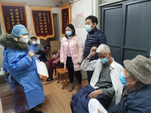 
北医六院黄牛代挂号电话票贩子号贩子网上预约挂号,住院检查加快,全力筑起“免疫屏障”！宝山这个镇多措并举推进老年人疫苗接种工作