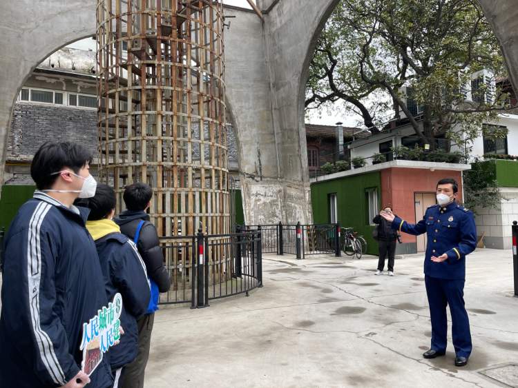 
浙江大学儿童医院黄牛代挂号电话票贩子号贩子网上预约挂号,住院检查加快,小南门火警钟楼前来了支学生“测绘队”！这群高中生现场开展“优秀历史建筑复原计划”