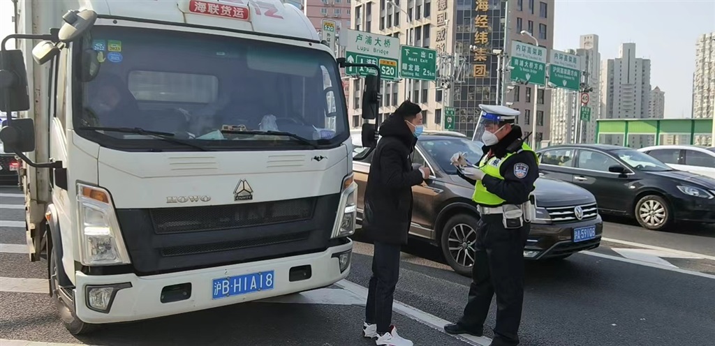 
长沙各大医院黄牛代挂号电话票贩子号贩子网上预约挂号,住院检查加快,上海公安多措并举应对低温寒潮恶劣天气 市民出行应注意安全