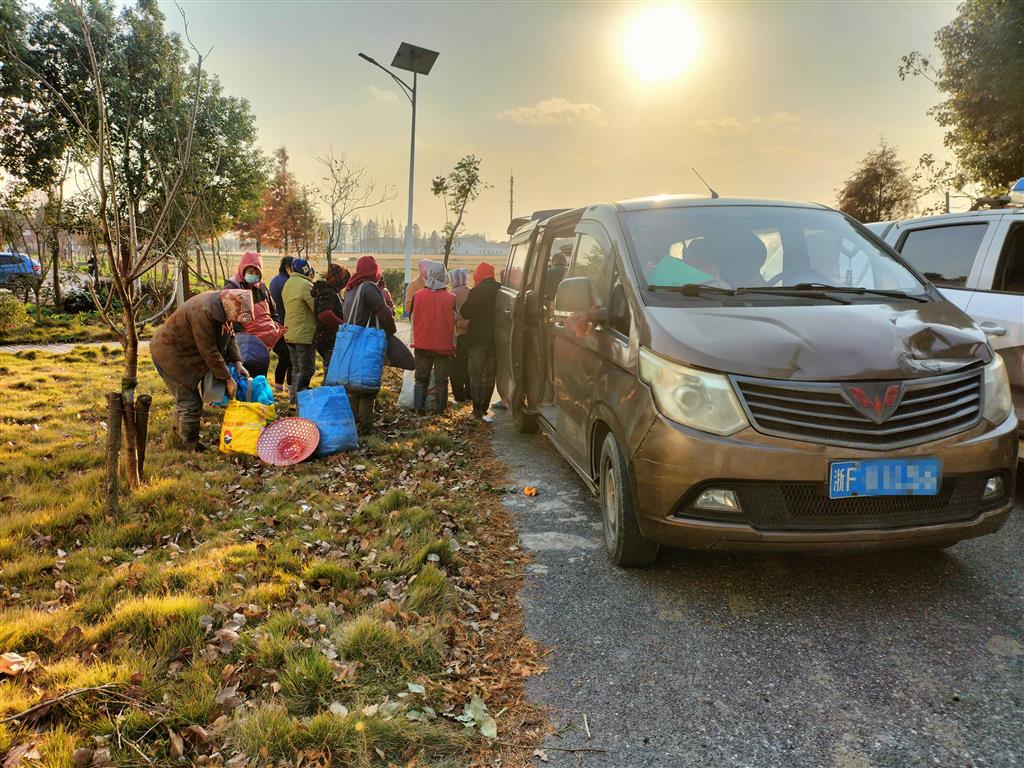 
南京中科研究所黄牛代挂号电话票贩子号贩子网上预约挂号,住院检查加快,驾驶员为图一时方便 7座小客车坐16人被罚