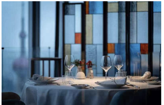 ▲黑珍珠二钻餐厅莱美露滋为食客仪式感跨年”做好准备,餐厅供图