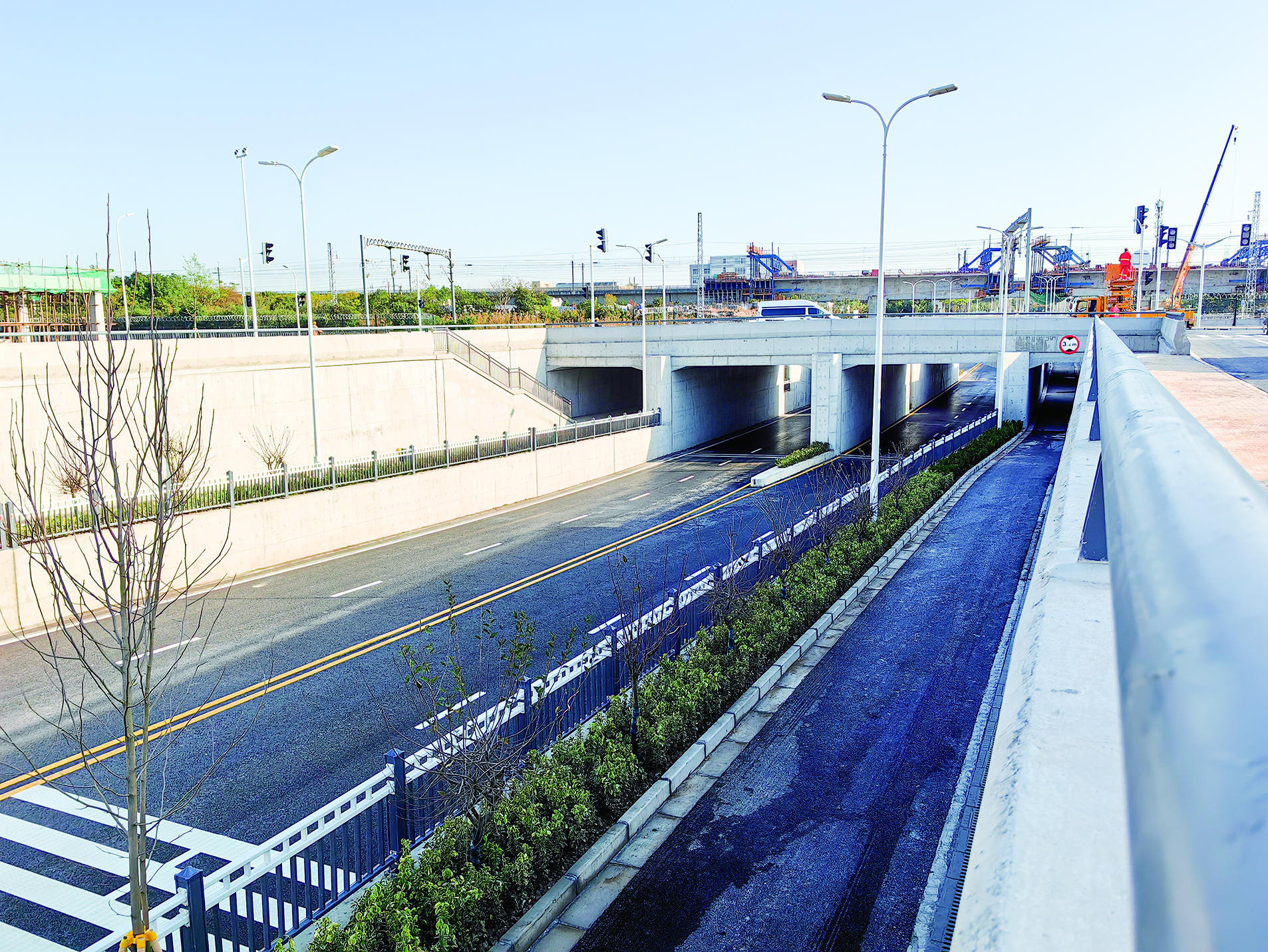 明华路下穿铁路立交桥及道路工程通车