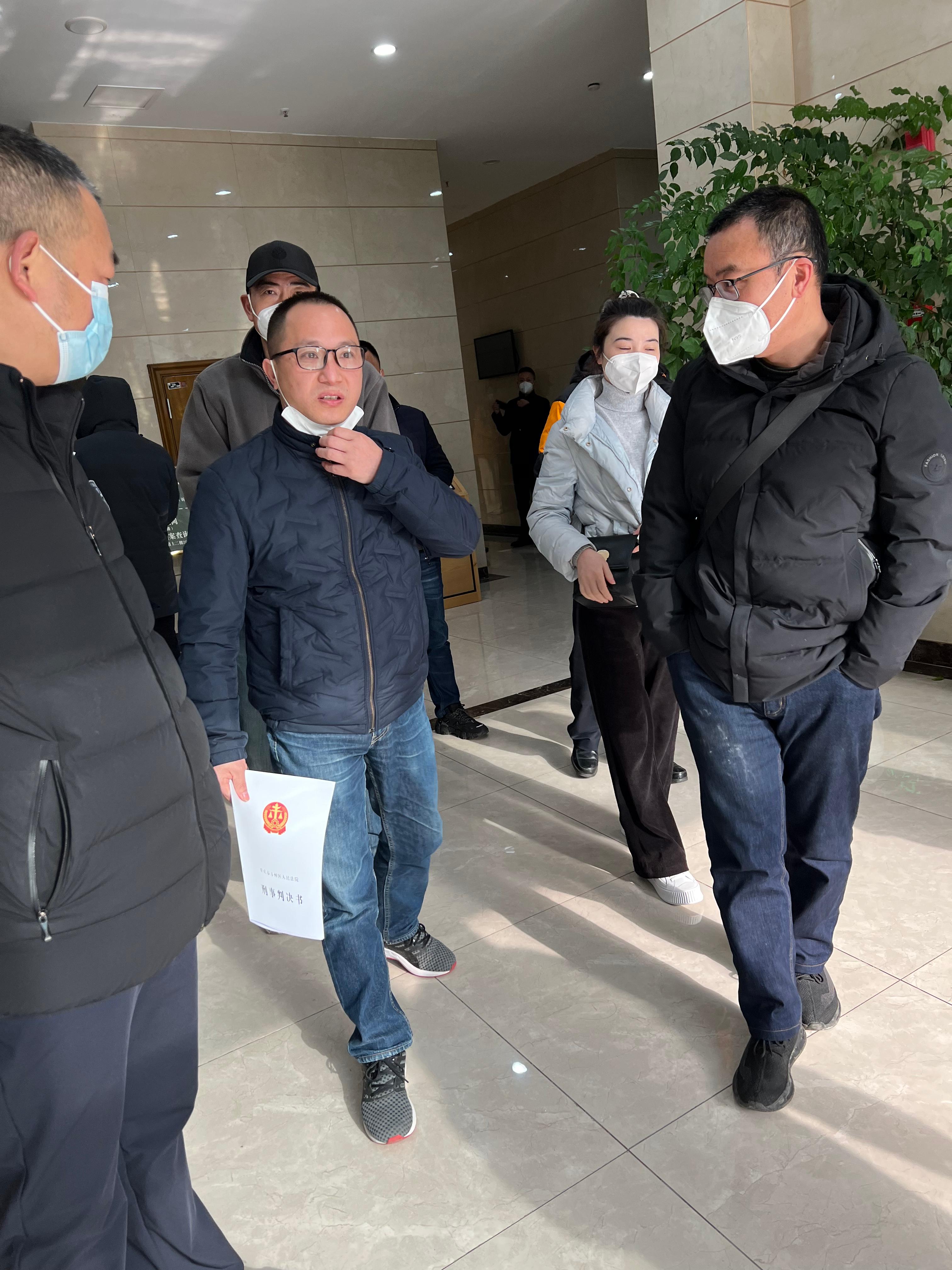 
北京北大口腔医院黄牛代挂号电话票贩子号贩子网上预约挂号,住院检查加快,为何判无罪？包工头“偷拍张家慧打麻将”敲诈案一审判决详解