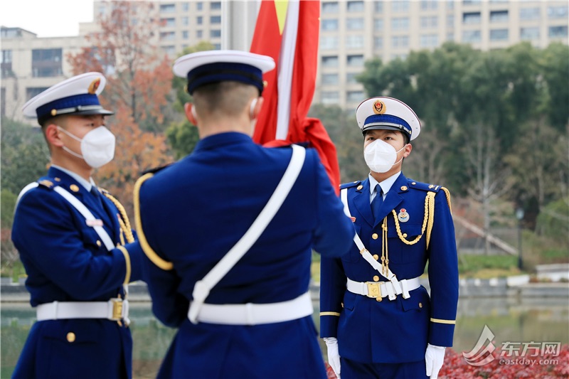 
南京眼科医院黄牛代挂号电话票贩子号贩子网上预约挂号,住院检查加快,一大广场国旗护卫队成立一周年 元旦清晨五星红旗冉冉升起