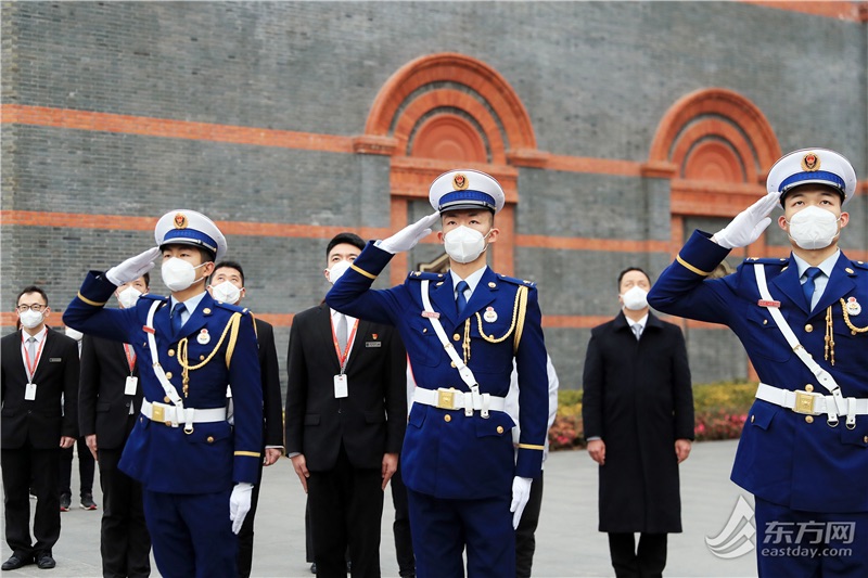 
南京眼科医院黄牛代挂号电话票贩子号贩子网上预约挂号,住院检查加快,一大广场国旗护卫队成立一周年 元旦清晨五星红旗冉冉升起