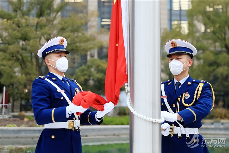 
南京眼科医院黄牛代挂号电话票贩子号贩子网上预约挂号,住院检查加快,一大广场国旗护卫队成立一周年 元旦清晨五星红旗冉冉升起