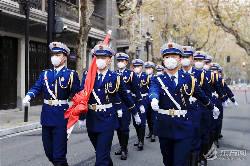 
南京眼科医院黄牛代挂号电话票贩子号贩子网上预约挂号,住院检查加快,一大广场国旗护卫队成立一周年 元旦清晨五星红旗冉冉升起