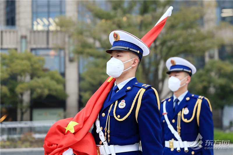 
南京眼科医院黄牛代挂号电话票贩子号贩子网上预约挂号,住院检查加快,一大广场国旗护卫队成立一周年 元旦清晨五星红旗冉冉升起