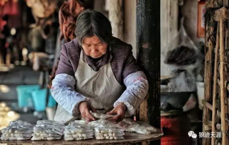 
北京儿研所黄牛代挂号电话票贩子号贩子网上预约挂号,住院检查加快,农历中国 | 腊月十九 · 扯白糖