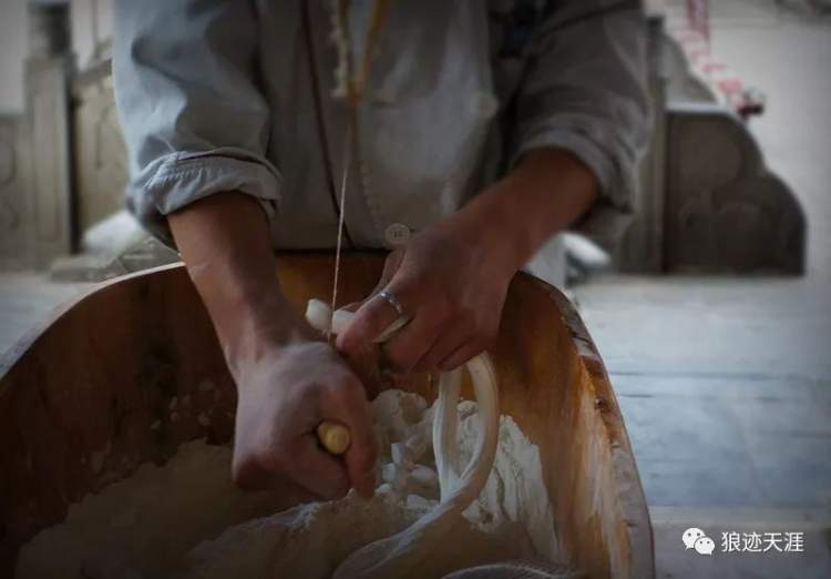 
北京儿研所黄牛代挂号电话票贩子号贩子网上预约挂号,住院检查加快,农历中国 | 腊月十九 · 扯白糖