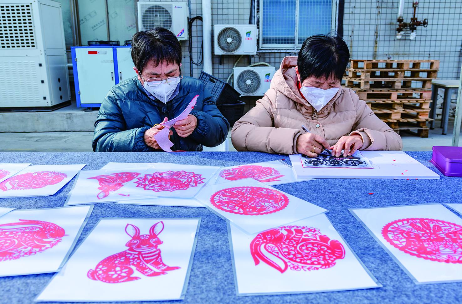 
江苏省第二中医院黄牛代挂号电话票贩子号贩子网上预约挂号,住院检查加快,永丰街道为快递小哥送“文化年货”