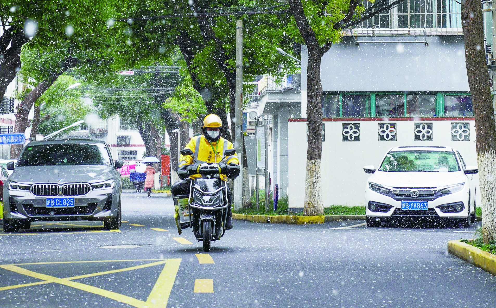 
北京大学第六医院黄牛代挂号电话票贩子号贩子网上预约挂号,住院检查加快,严寒中，外卖配送员、保洁员、有轨电车检修员等城市“守护者”顶着风雪坚守岗位