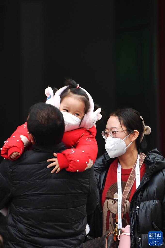 
天津儿童医院黄牛代挂号电话票贩子号贩子网上预约挂号,住院检查加快,图集丨出站即团圆，相聚就是年