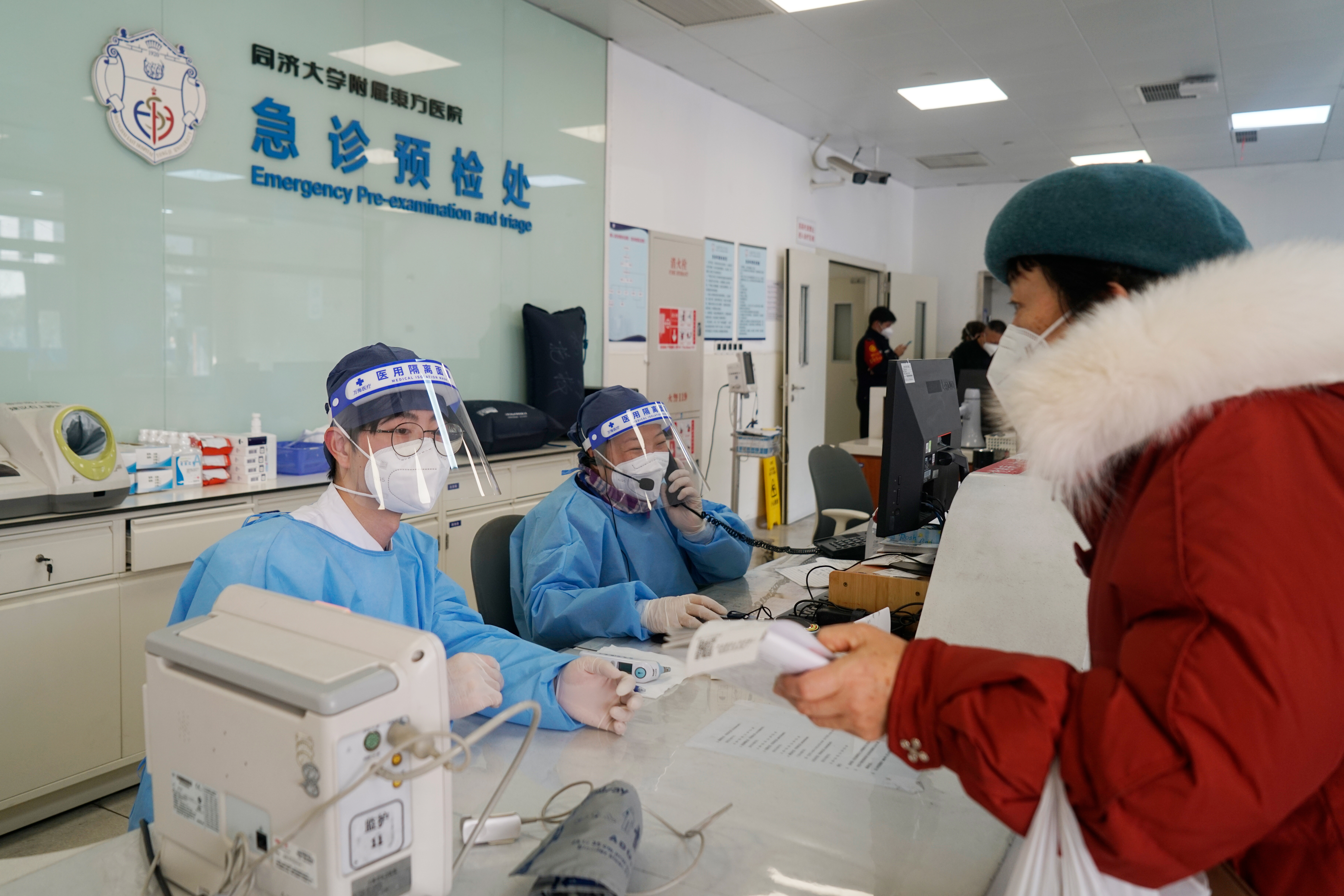 
江苏省人民医院黄牛代挂号电话票贩子号贩子网上预约挂号,住院检查加快,上海多家医院急诊量已降至高峰期一半，重症出院人数持续增多