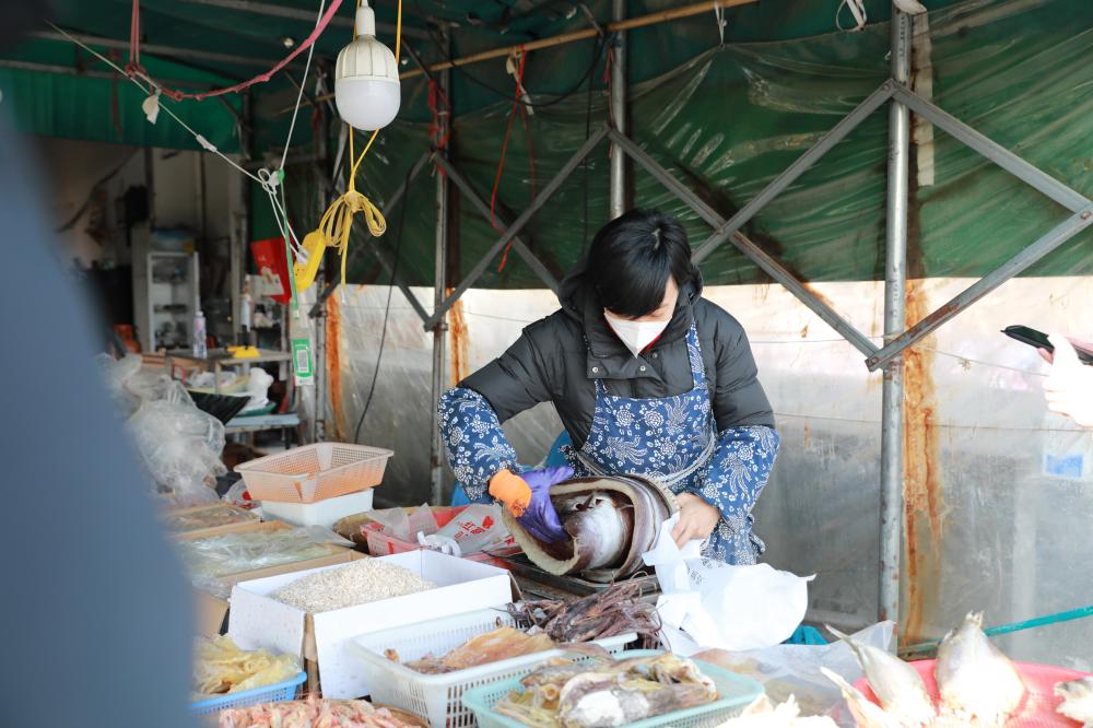 
上海第九人民医院黄牛代挂号电话票贩子号贩子网上预约挂号,住院检查加快,“这些天，光鳗鲞我就卖出了几千条…”上海“最后的渔村”里，海味年货销售旺