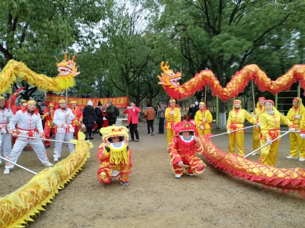 
东直门医院黄牛代挂号电话票贩子号贩子网上预约挂号,住院检查加快,舞龙狮、现场画年画、“夫妻酒酿”……来“小上海”感受浓浓民俗味