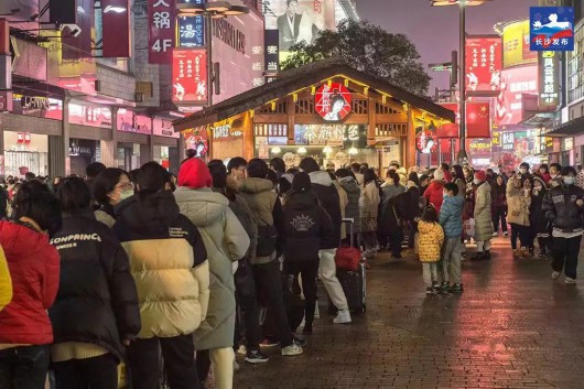 
南京儿童医院黄牛代挂号电话票贩子号贩子网上预约挂号,住院检查加快,前方还有4538桌,有人3天都没排上只能吃泡面……上海这里也冲上热搜