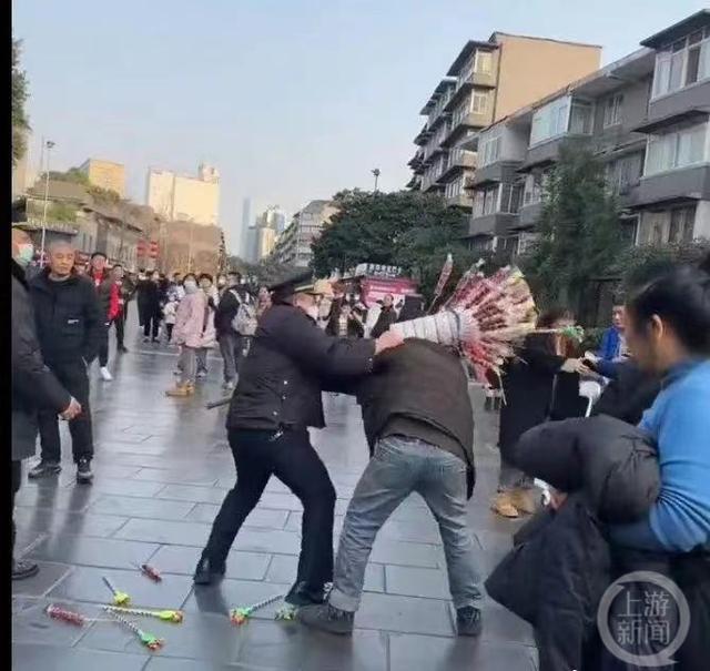 
南京市口腔医院黄牛代挂号电话票贩子号贩子网上预约挂号,住院检查加快,成都一卖糖葫芦老人在宽窄巷子被打？街道办：非城管，已和解