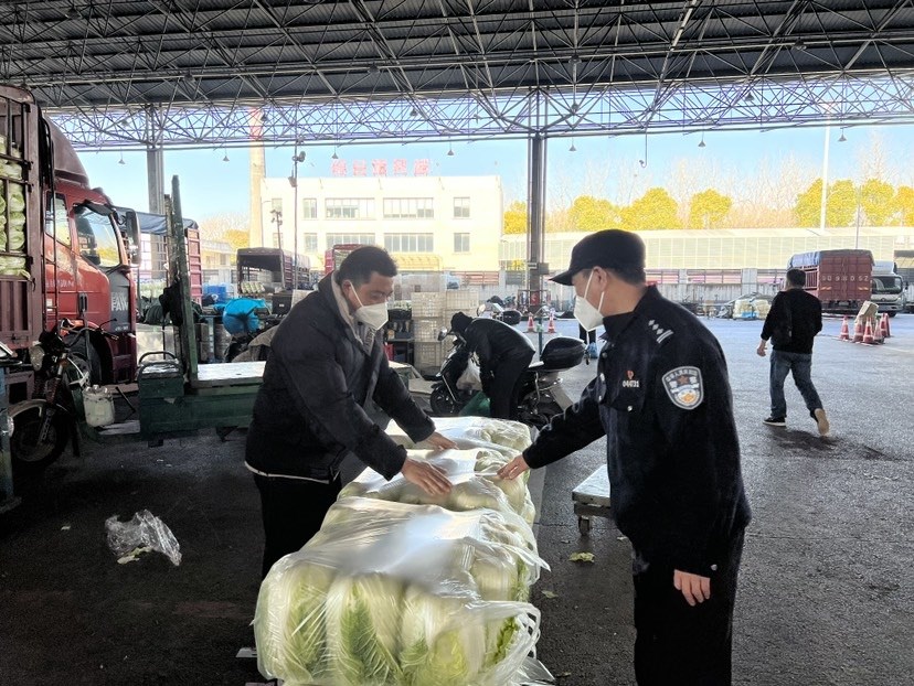 
东直门医院黄牛代挂号电话票贩子号贩子网上预约挂号,住院检查加快,上海这个“超级菜场”将迎元宵采购高峰 老民警坚守最后一班