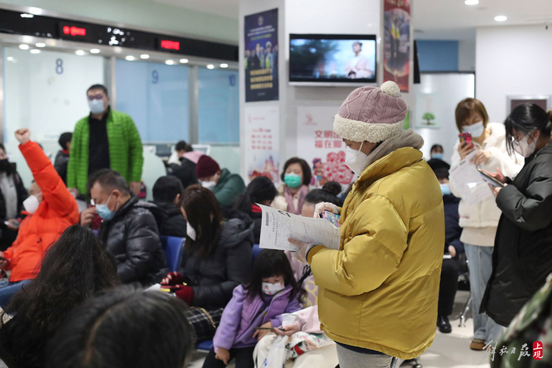 
上海儿科医院黄牛代挂号电话票贩子号贩子网上预约挂号,住院检查加快,市民出境游热情高涨 上海出入境窗口办证高峰持续