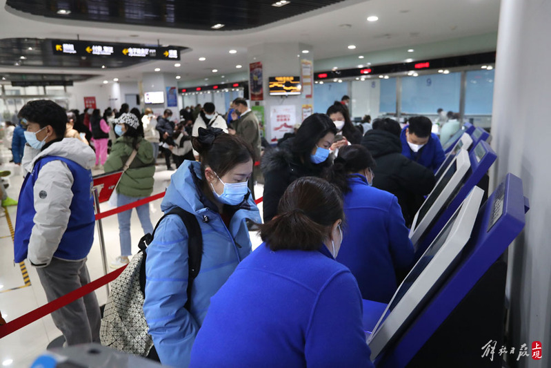 
上海儿科医院黄牛代挂号电话票贩子号贩子网上预约挂号,住院检查加快,市民出境游热情高涨 上海出入境窗口办证高峰持续