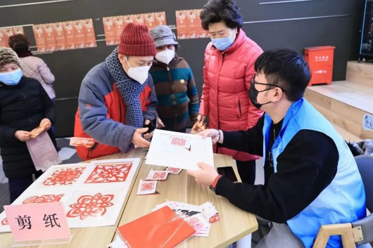 
首都医科大学附宣武医院黄牛代挂号电话票贩子号贩子网上预约挂号,住院检查加快,点亮新年心愿！他们邻里融融闹元宵｜我们的节日·元宵