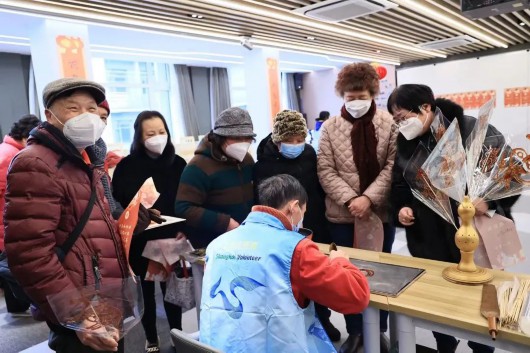 
首都医科大学附宣武医院黄牛代挂号电话票贩子号贩子网上预约挂号,住院检查加快,点亮新年心愿！他们邻里融融闹元宵｜我们的节日·元宵