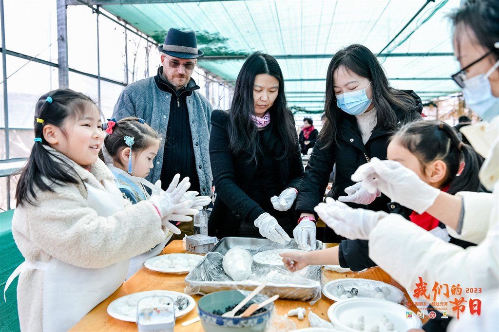 
成都华西医院黄牛代挂号电话票贩子号贩子网上预约挂号,住院检查加快,猜灯谜、包汤圆、做灯笼5个国家18个家庭齐聚闵行华漕“闹元宵”