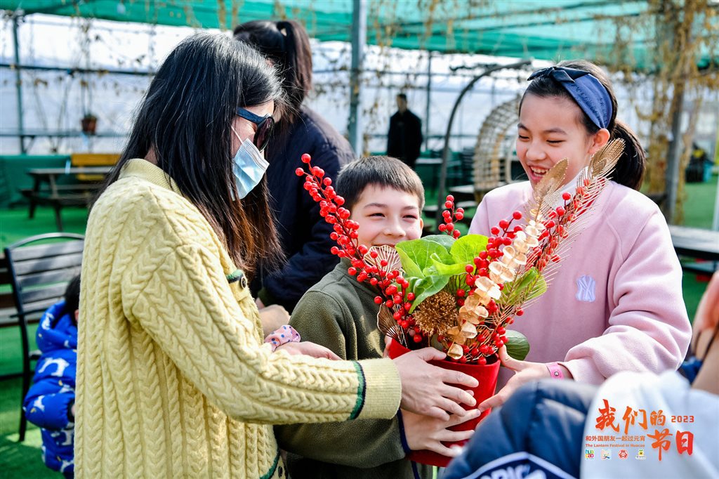 
成都华西医院黄牛代挂号电话票贩子号贩子网上预约挂号,住院检查加快,猜灯谜、包汤圆、做灯笼5个国家18个家庭齐聚闵行华漕“闹元宵”