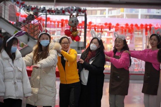 
天津血液研究所黄牛代挂号电话票贩子号贩子网上预约挂号,住院检查加快,从春节到元宵，“阿拉八号桥”就是这么有年味儿！