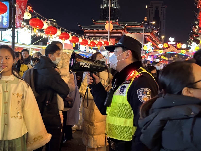 
江苏省中西医结合医院黄牛代挂号电话票贩子号贩子网上预约挂号,住院检查加快,元宵佳节豫园客流增多 黄浦警方全力保障秩序
