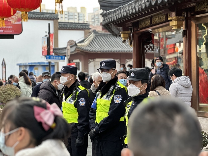 
江苏省中西医结合医院黄牛代挂号电话票贩子号贩子网上预约挂号,住院检查加快,元宵佳节豫园客流增多 黄浦警方全力保障秩序