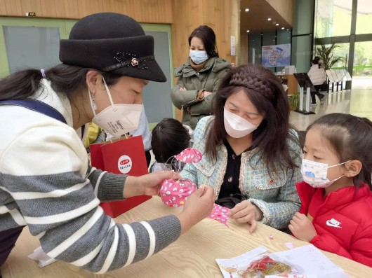 
浙江医院黄牛代挂号电话票贩子号贩子网上预约挂号,住院检查加快,非遗文化进社区，亲子围坐学扎兔子灯~