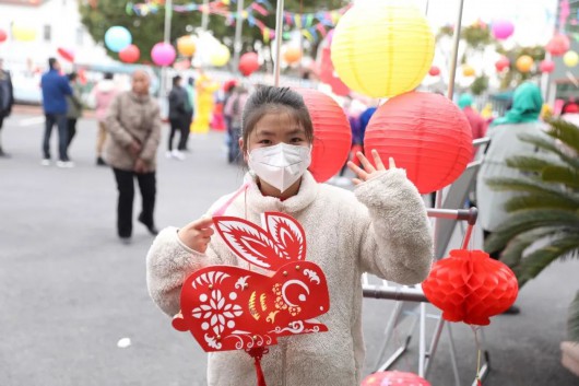 
南京各大医院黄牛代挂号电话票贩子号贩子网上预约挂号,住院检查加快,猜灯谜、玩游戏、品圆子……四团这里的元宵活动热闹又温情！